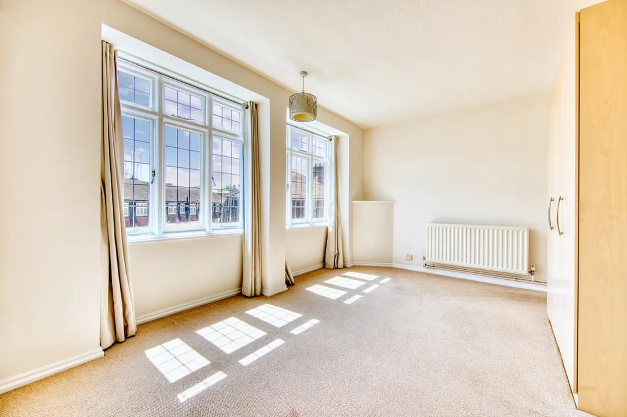 Eagle Court, Wanstead, photo 8