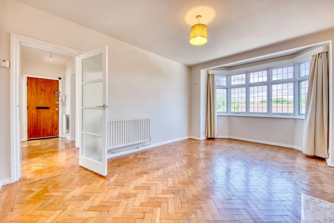 Eagle Court, Wanstead, photo 12