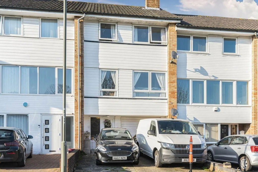3 bed house for sale, Mead Way, Bromley