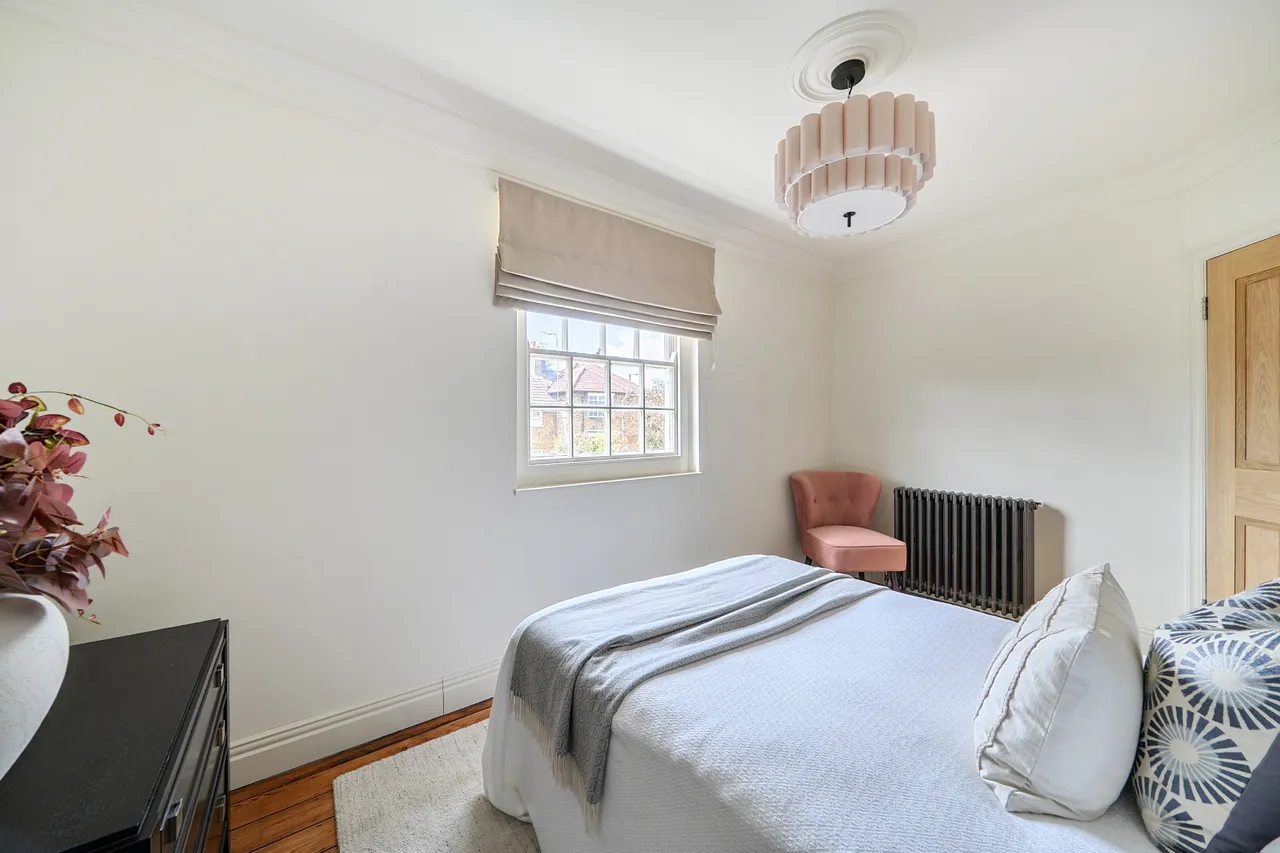 34 Hill Farm Road, London, photo 5