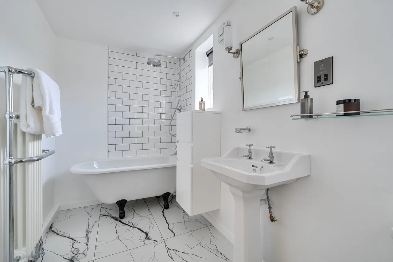 34 Hill Farm Road, London, photo 8