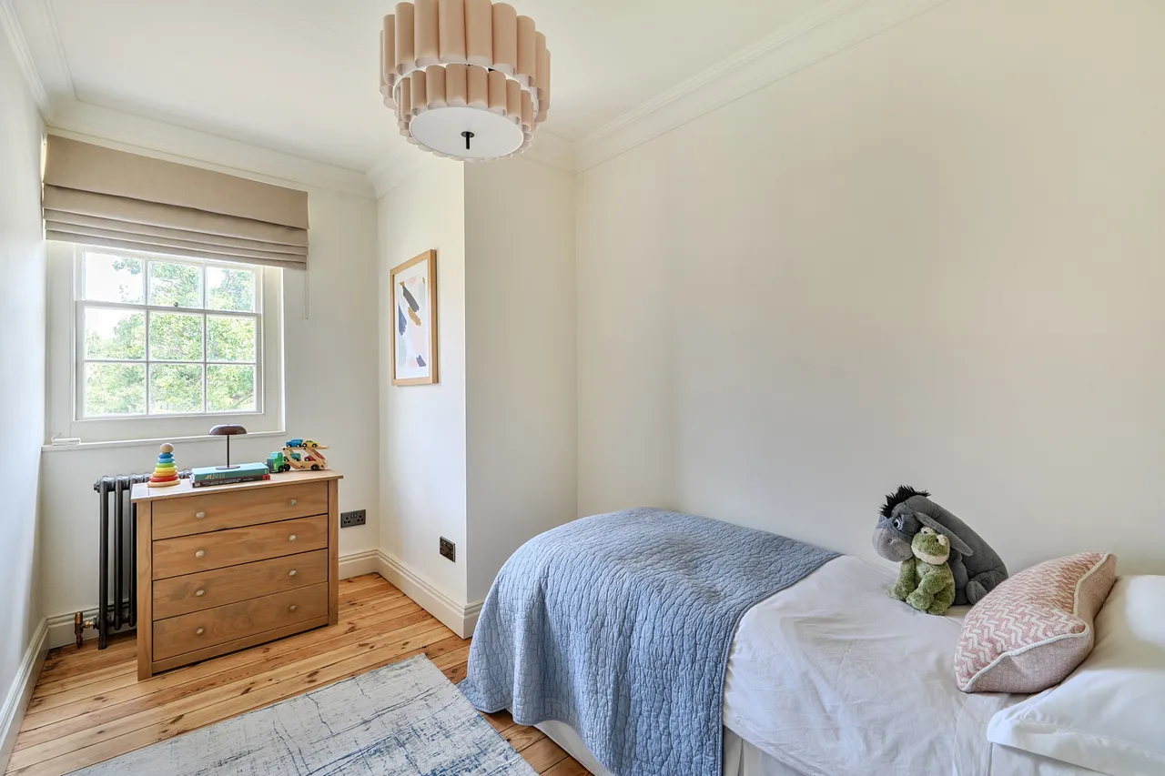 34 Hill Farm Road, London, photo 6