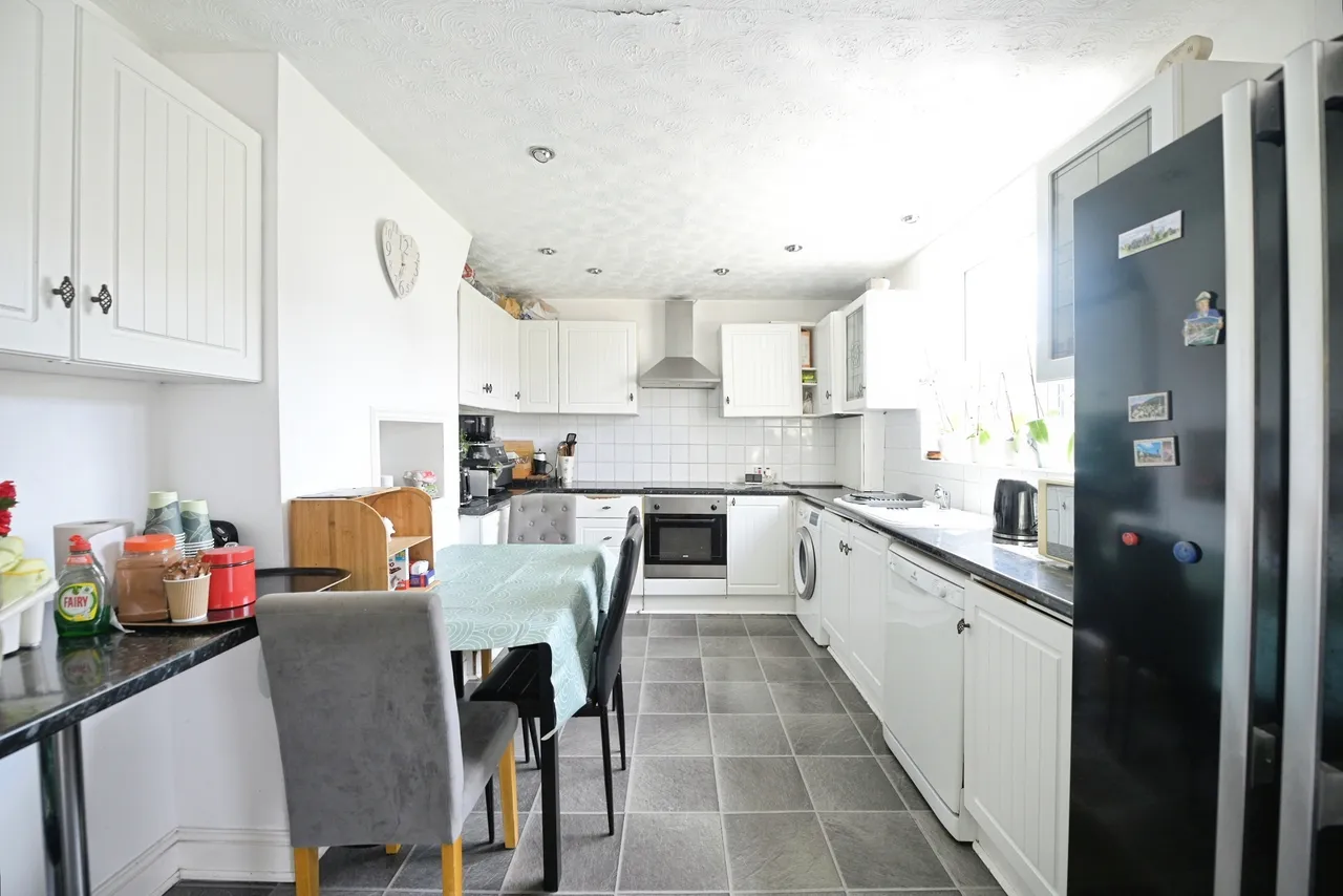 Petersfield Avenue, Romford, RM3, photo 6