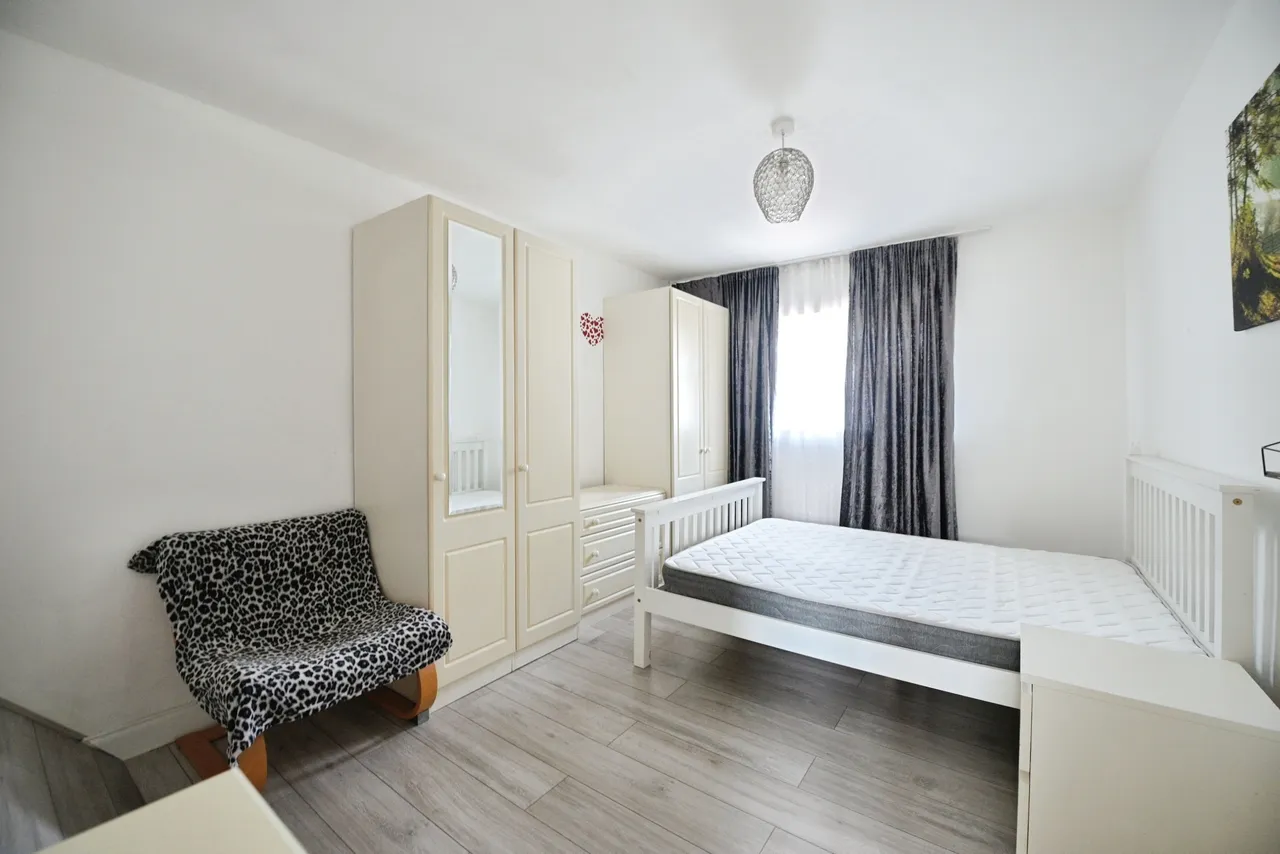 Petersfield Avenue, Romford, RM3, photo 11