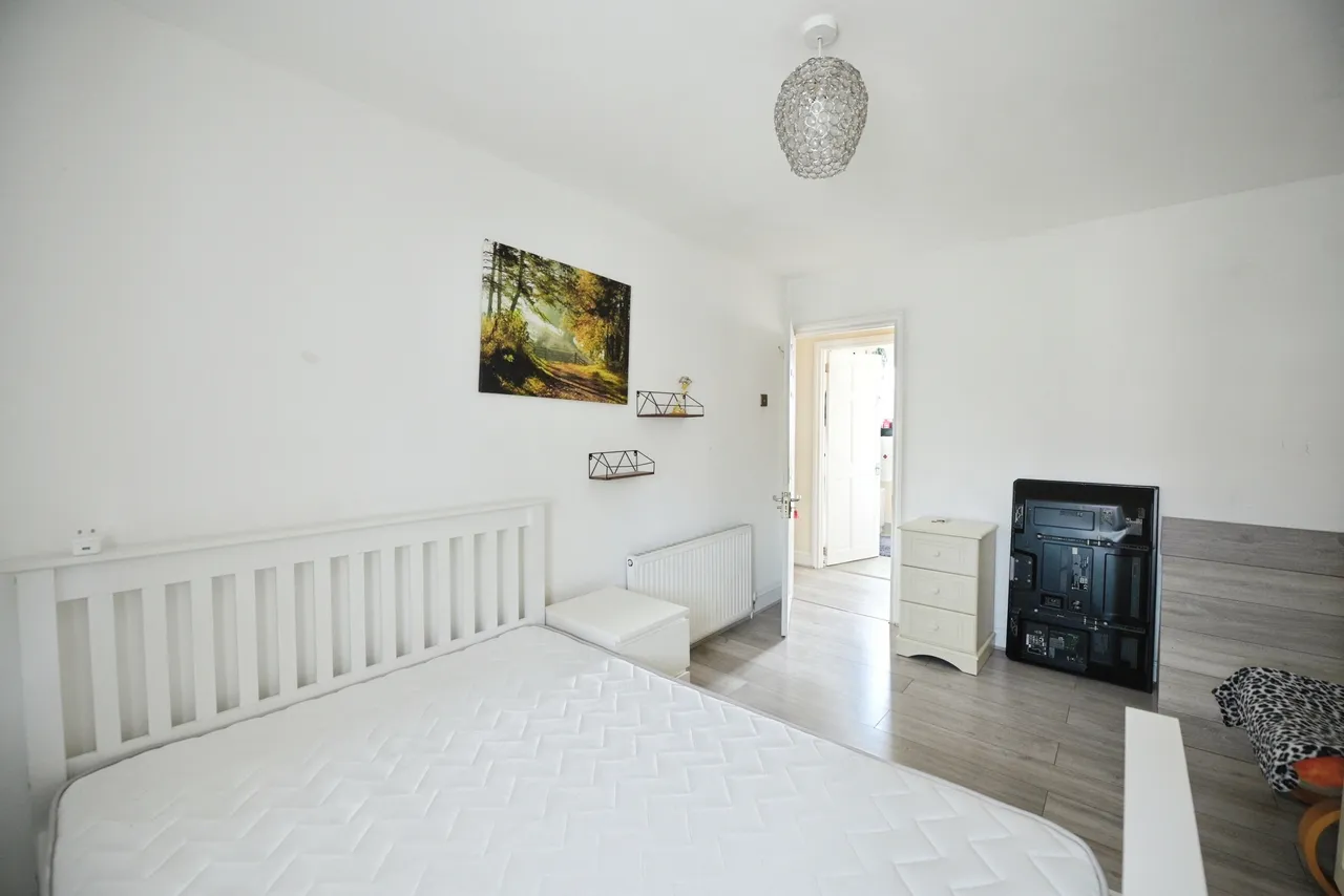 Petersfield Avenue, Romford, RM3, photo 4