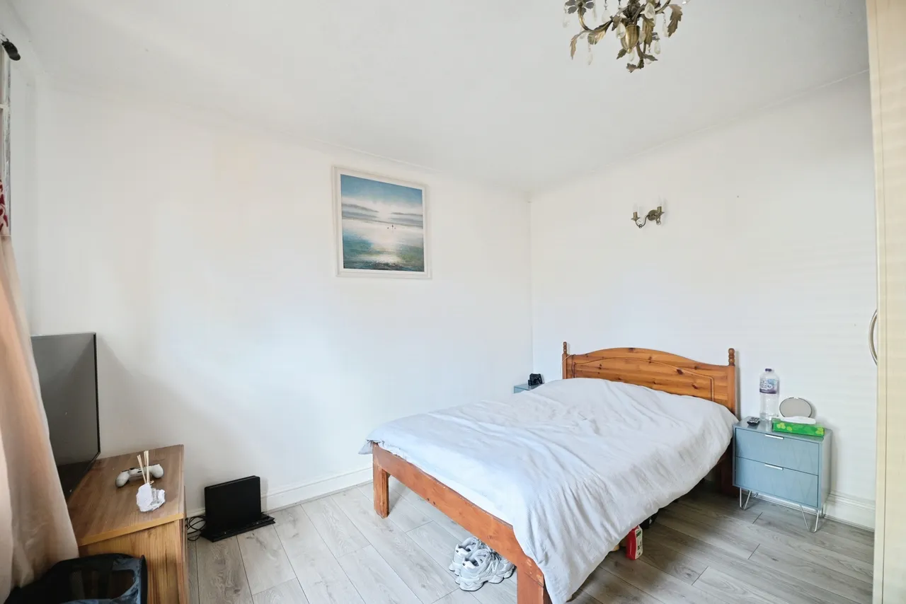 Petersfield Avenue, Romford, RM3, photo 3