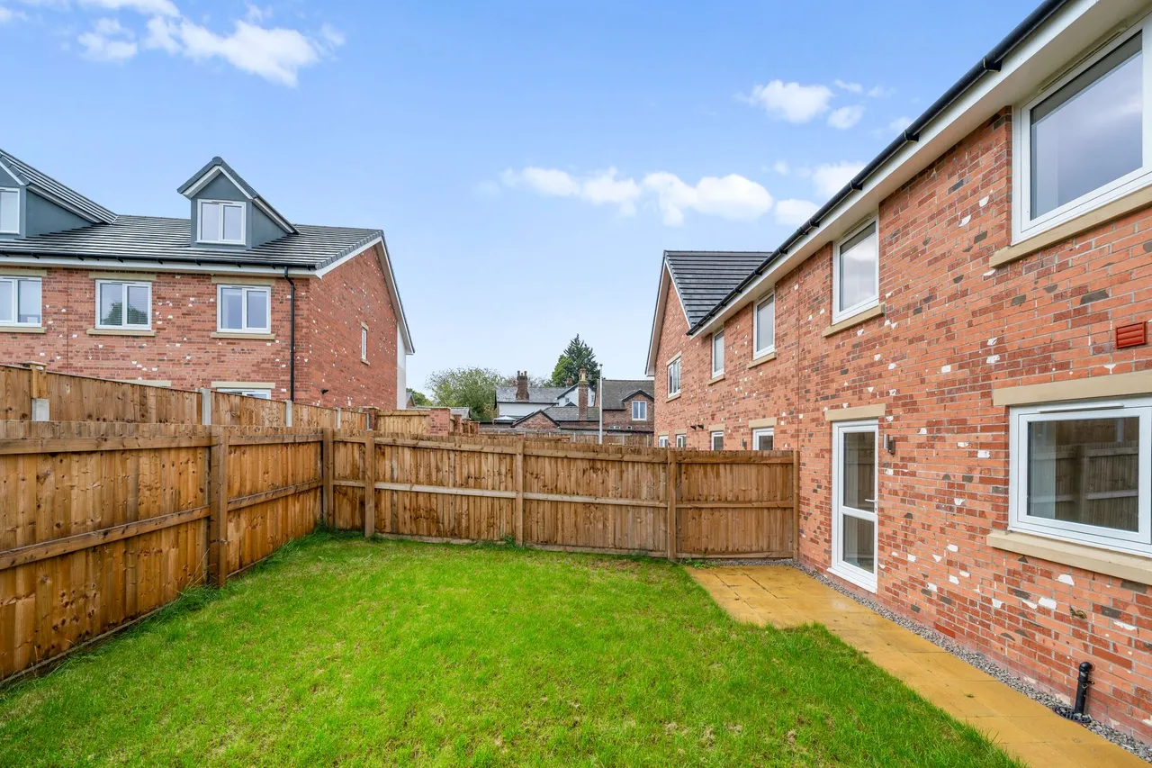 Halis Court, Hale Village, L24, photo 7
