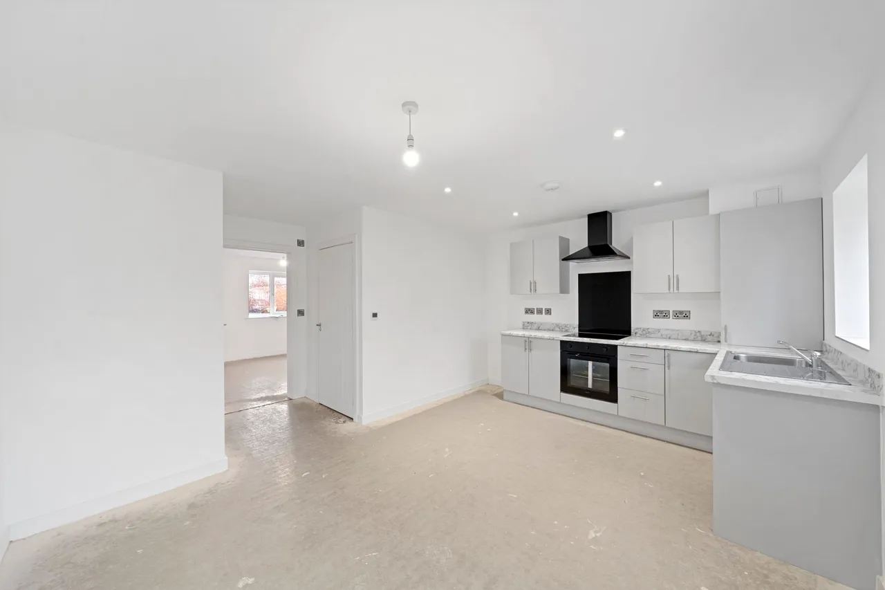 Halis Court, Hale Village, L24, photo 2