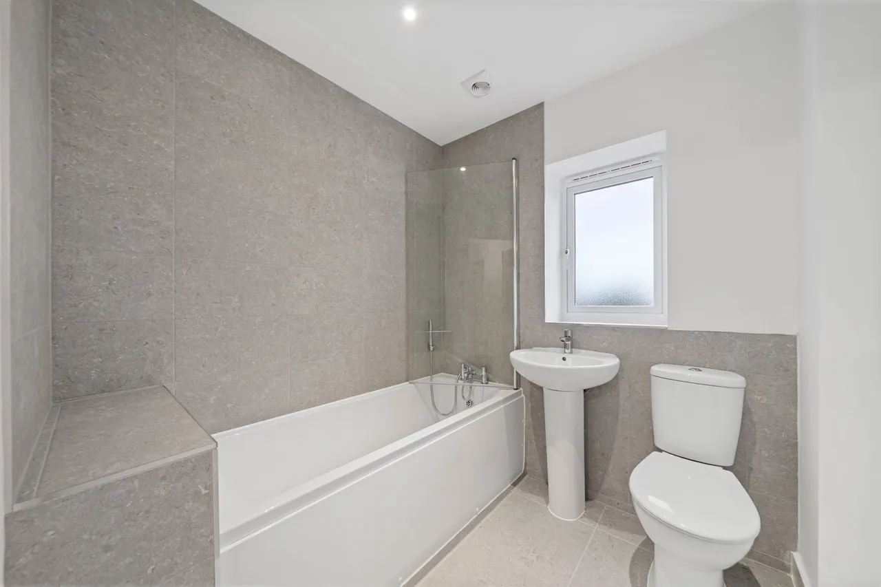 Halis Court, Hale Village, L24, photo 10