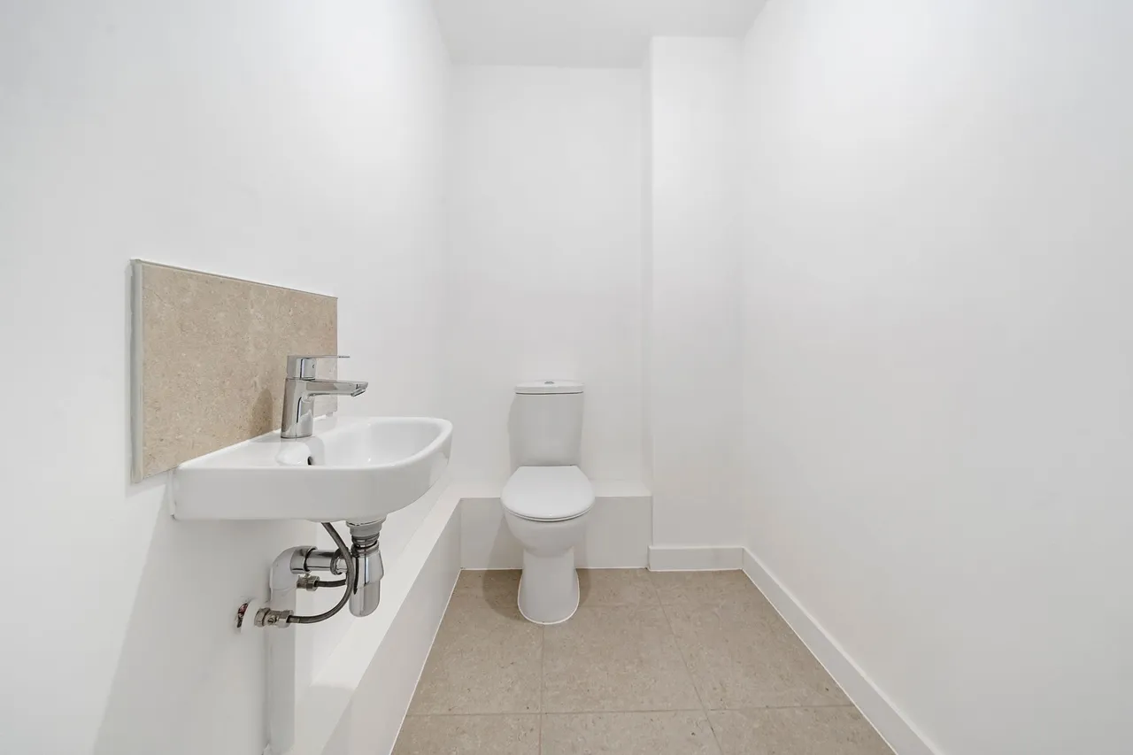 Halis Court, Hale Village, L24, photo 14