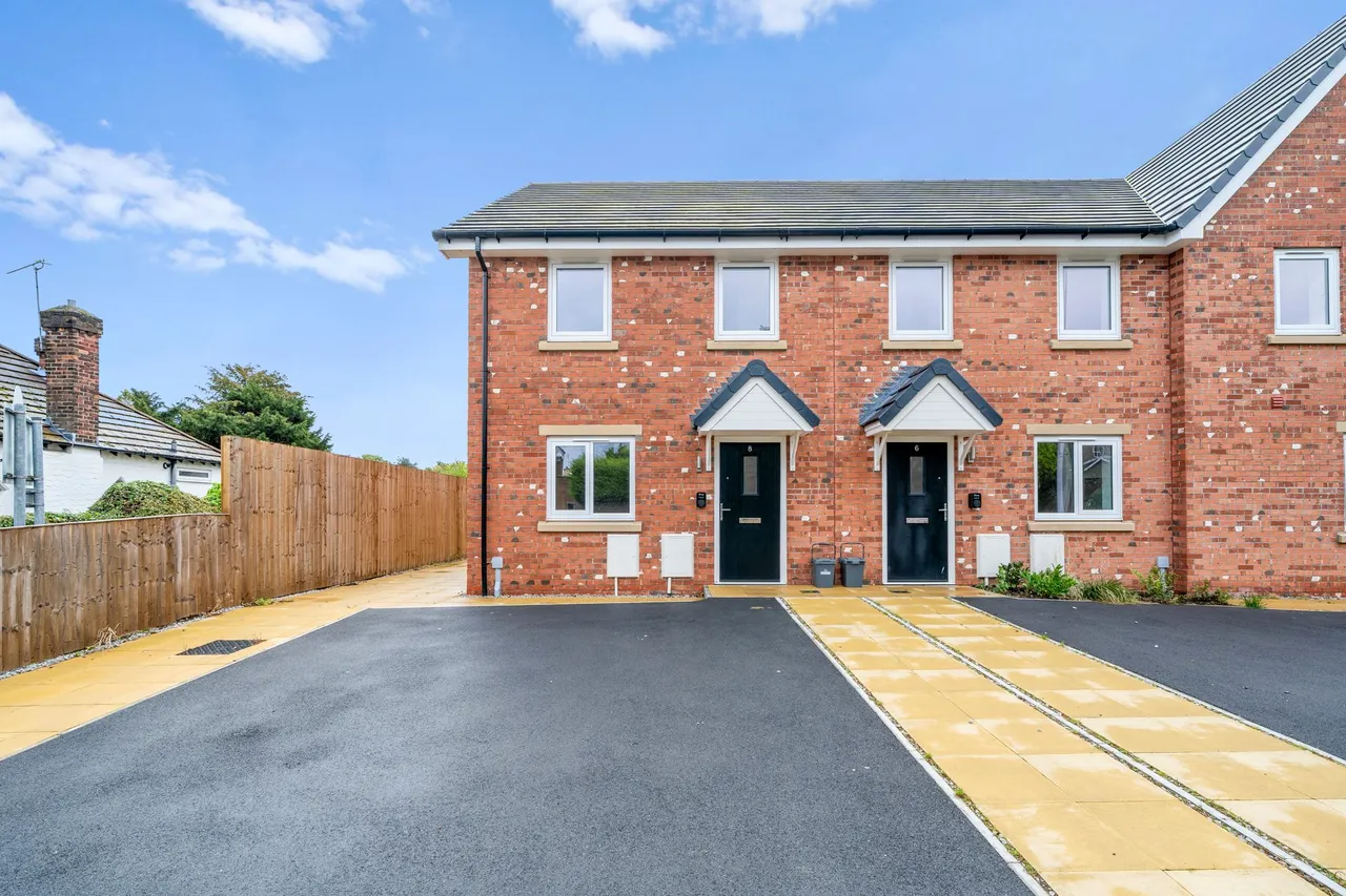 Halis Court, Hale Village, L24, photo 15