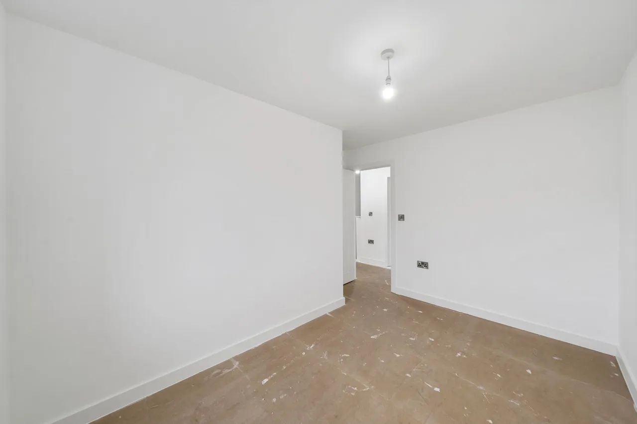 Halis Court, Hale Village, L24, photo 12