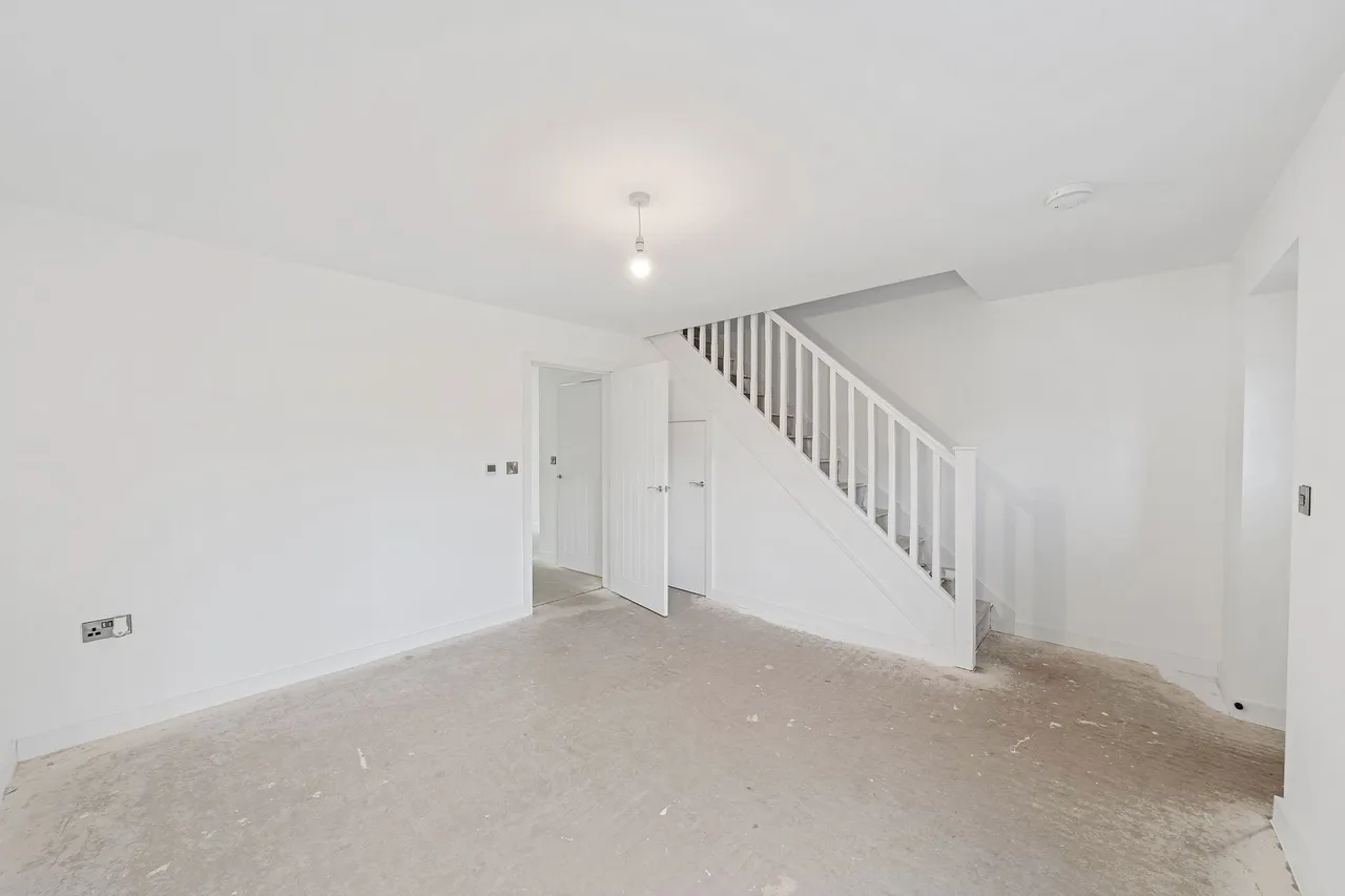 Halis Court, Hale Village, L24, photo 6