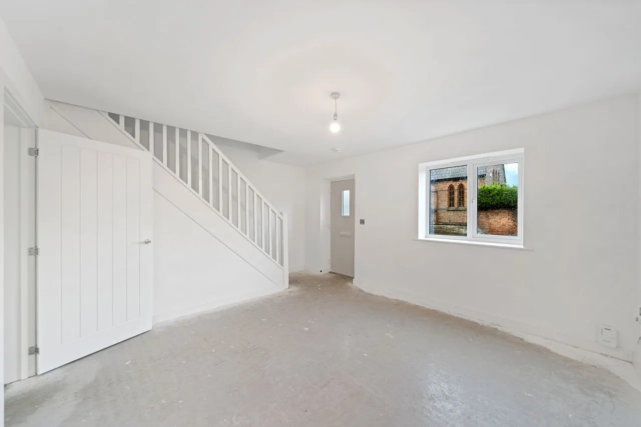 Halis Court, Hale Village, L24, photo 5
