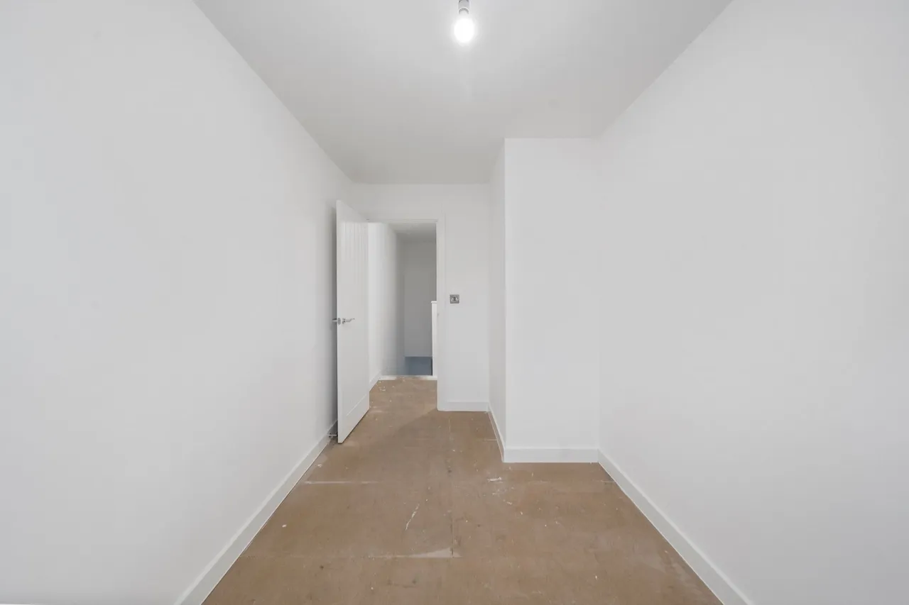 Halis Court, Hale Village, L24, photo 11