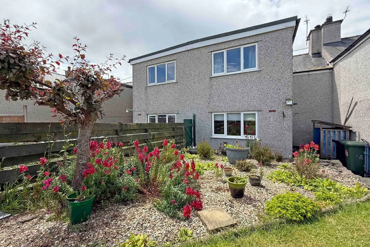 Chapel Street, Newborough, photo 10