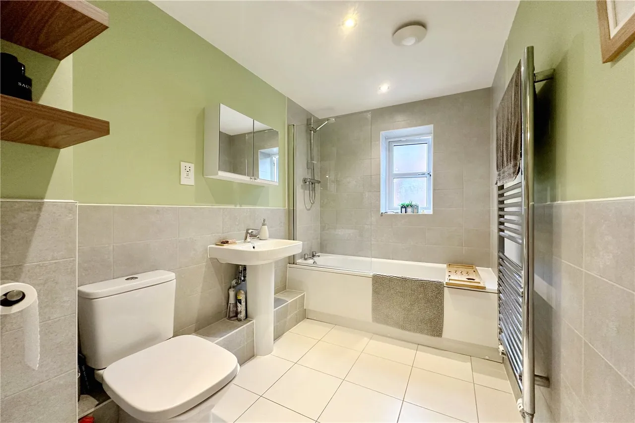Carter Court, Hook, Hampshire, RG27 9GH, photo 2
