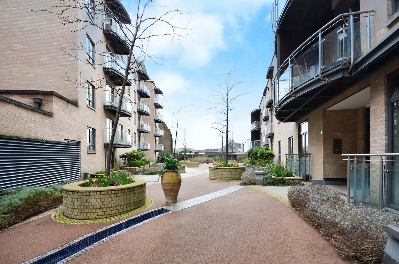 D13 Trinity Gate, Epsom Road, Guildford, photo 8
