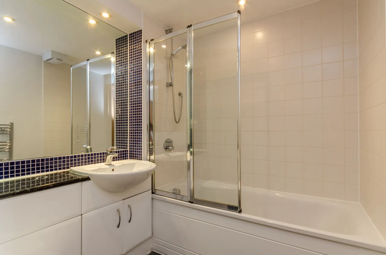 D13 Trinity Gate, Epsom Road, Guildford, photo 6