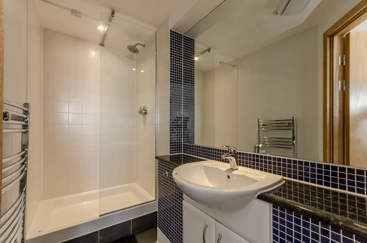 D13 Trinity Gate, Epsom Road, Guildford, photo 5