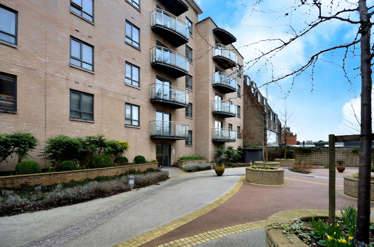 D13 Trinity Gate, Epsom Road, Guildford, photo 9
