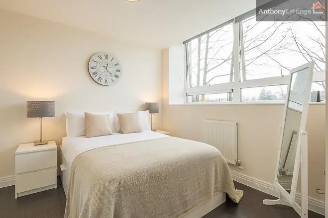 Skyline House Swingate, Stevenage, Herts SG1 1AX, photo 9
