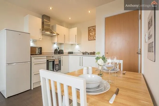 Skyline House Swingate, Stevenage, Herts SG1 1AX, photo 5