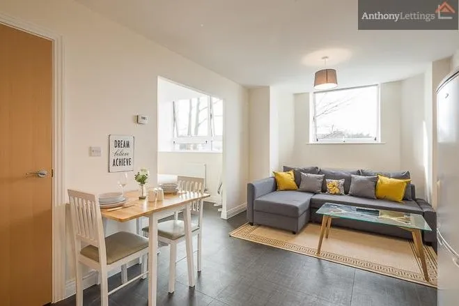 Skyline House Swingate, Stevenage, Herts SG1 1AX, photo 4