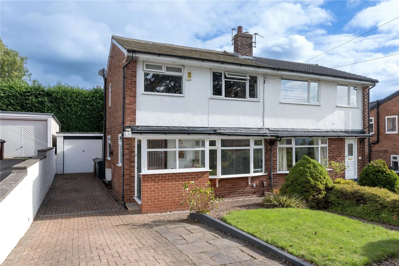3 bed house for sale, Layton Park Croft, Rawdon, LS19