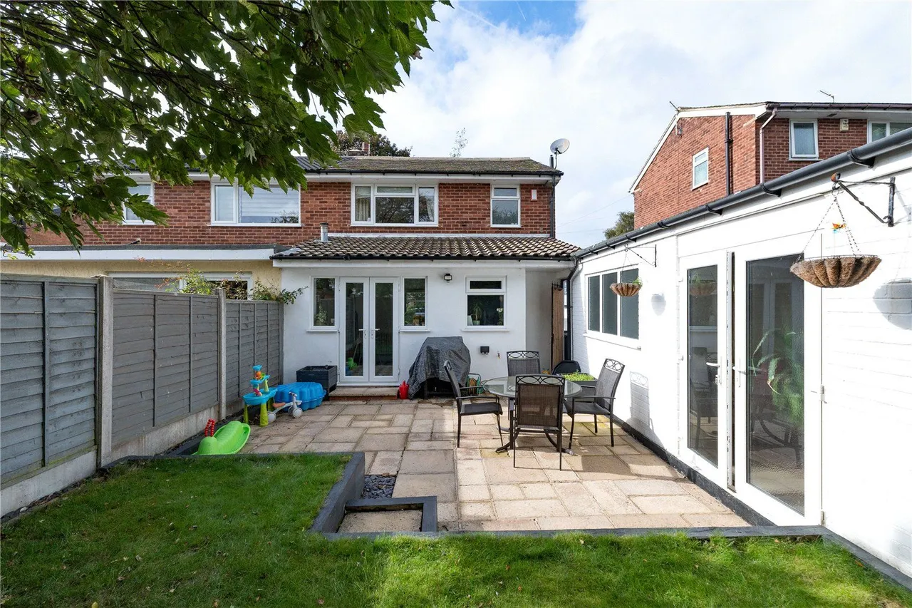 Layton Park Croft, Rawdon, LS19, photo 18