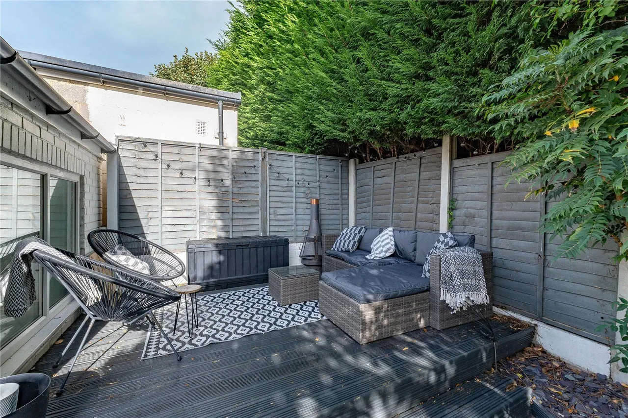Layton Park Croft, Rawdon, LS19, photo 19