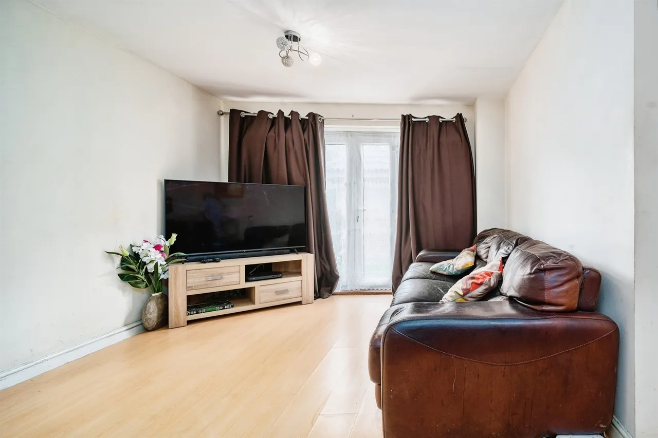 2 bed flat for sale — Winnipeg Way, Broxbourne