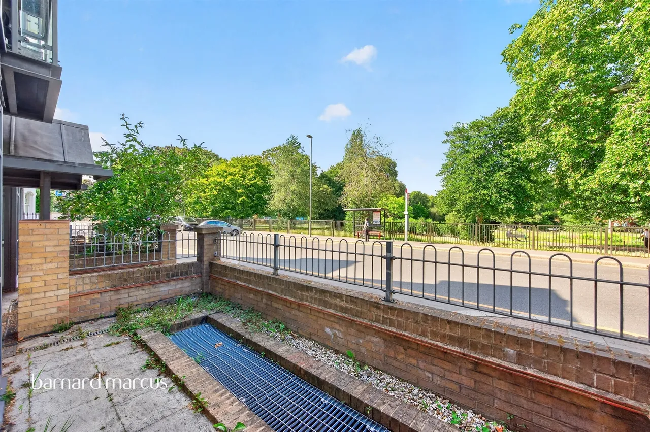 Putney Bridge Road, LONDON, photo 11