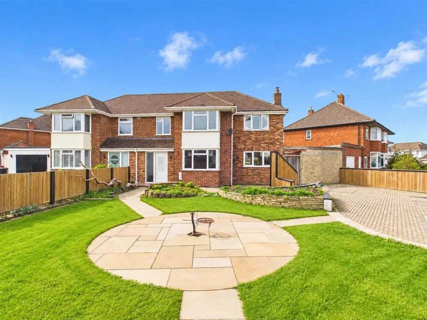 4 bed house for sale, Lea Crescent, Longlevens