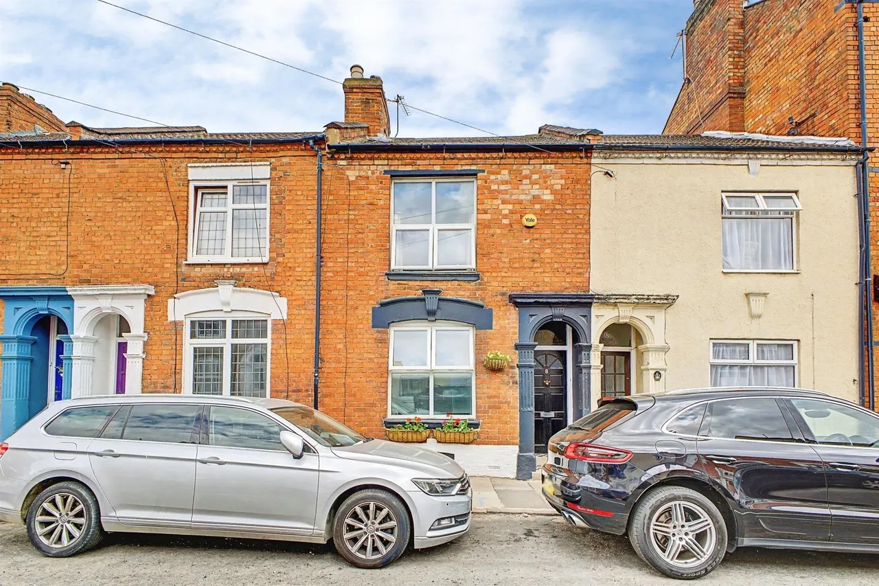 2 bed house for sale — Shakespeare Road, Northampton