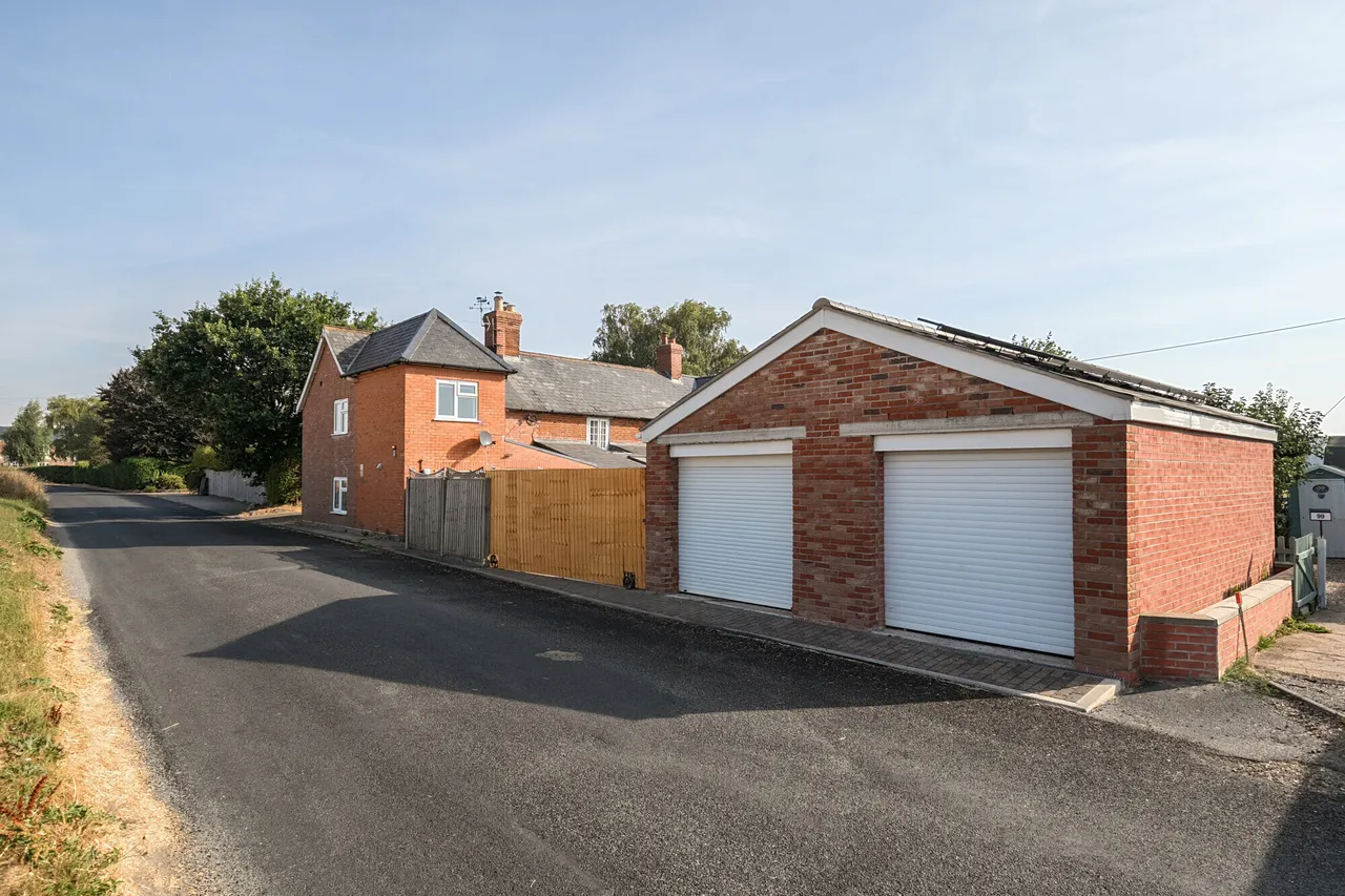 Broad Street, Beechingstoke, SN9, photo 11