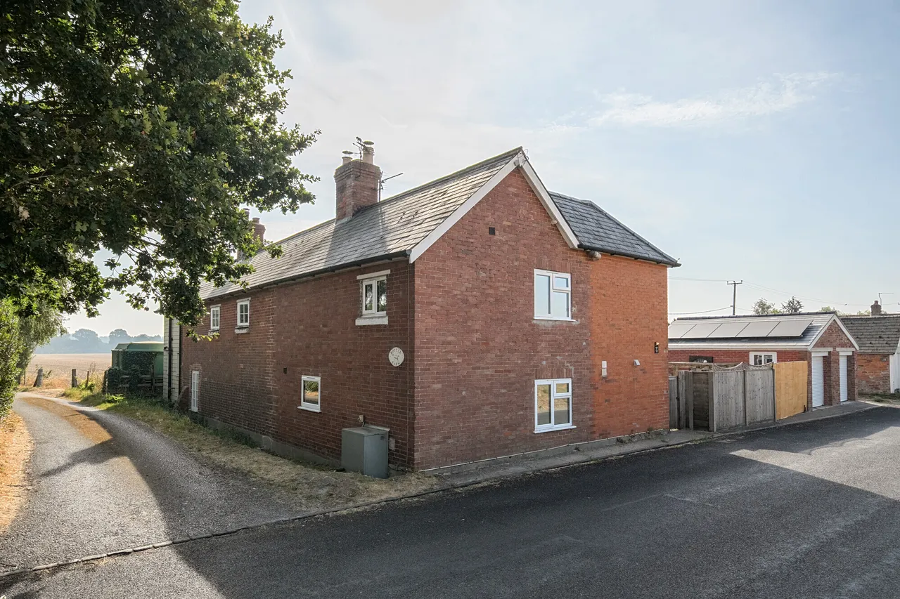 2 bed house for sale — Broad Street, Beechingstoke, SN9