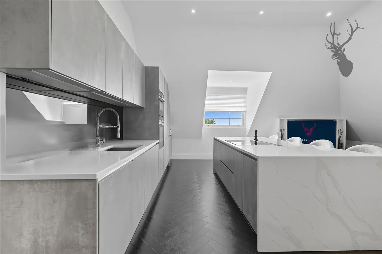 Chigwell, IG7, photo 3