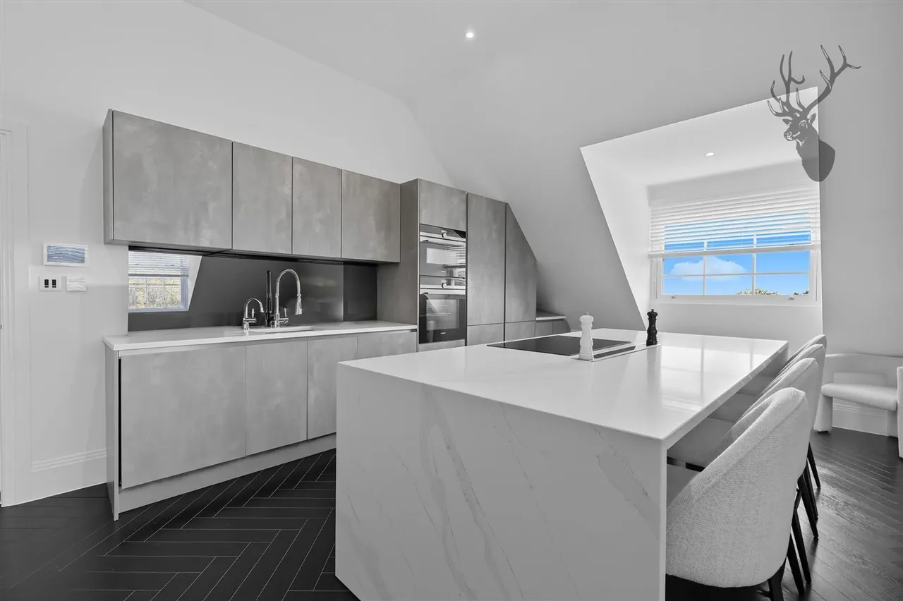Chigwell, IG7, photo 5