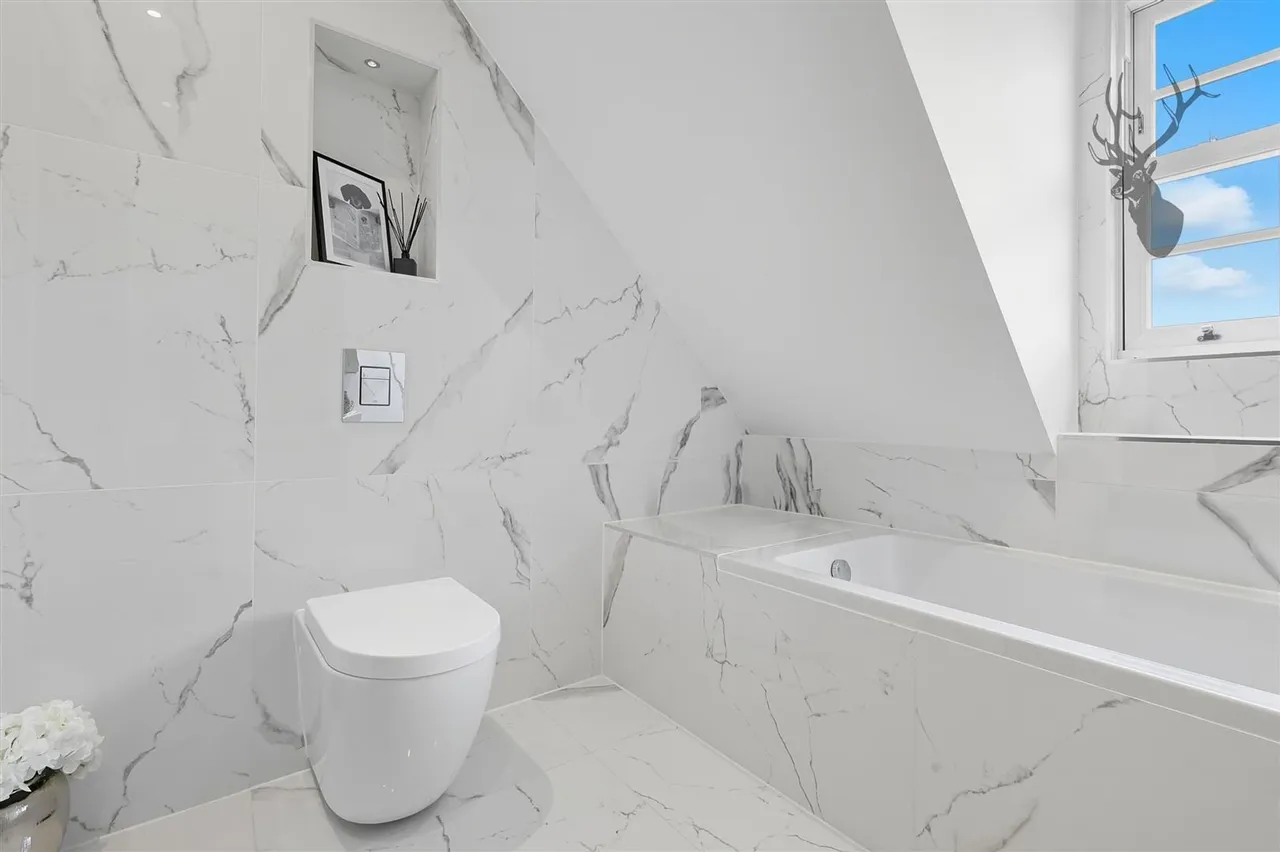 Chigwell, IG7, photo 21