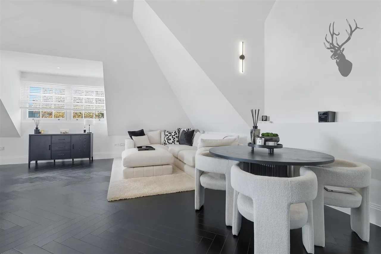 Chigwell, IG7, photo 13