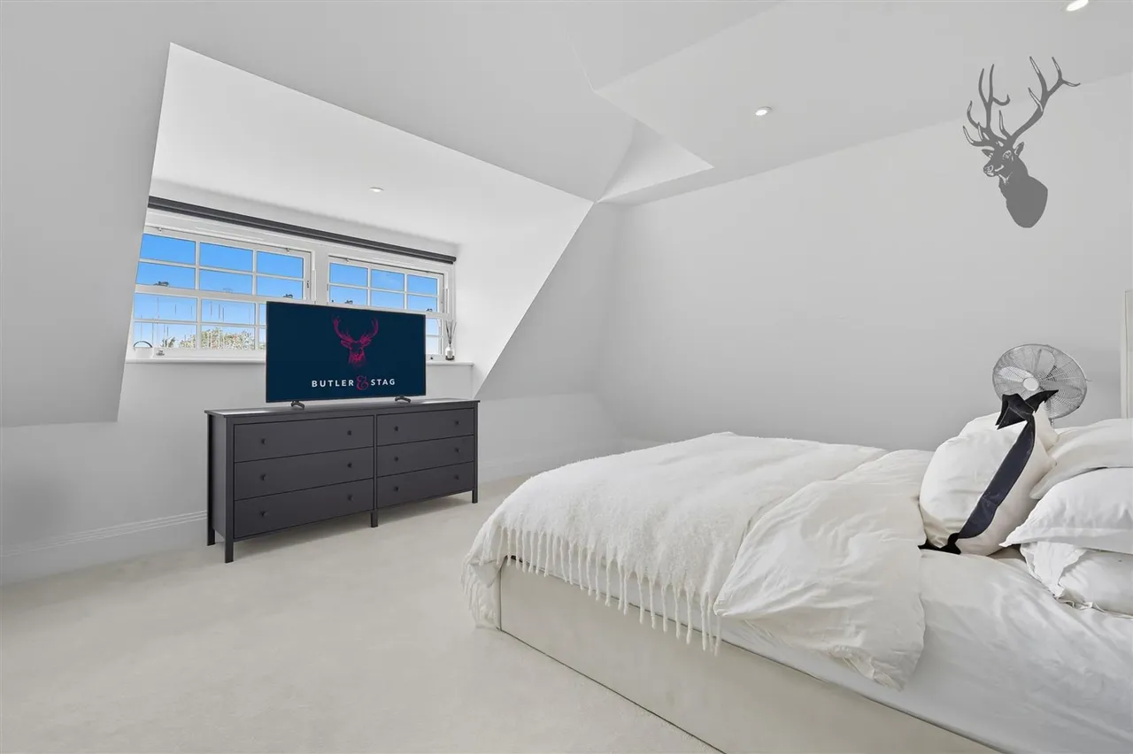 Chigwell, IG7, photo 19