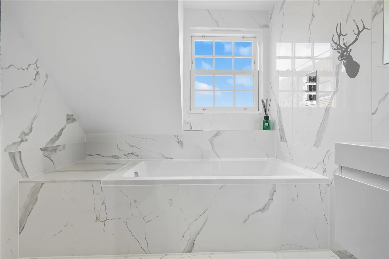 Chigwell, IG7, photo 20
