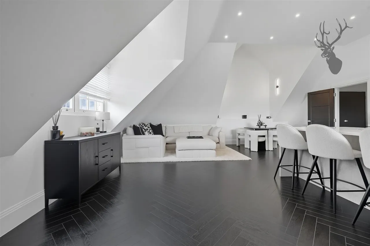 Chigwell, IG7, photo 10