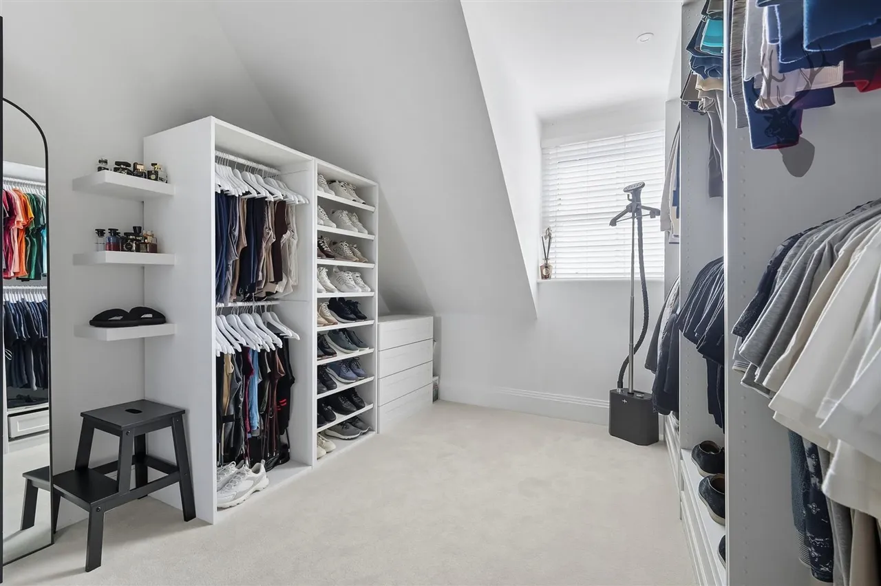 Chigwell, IG7, photo 25