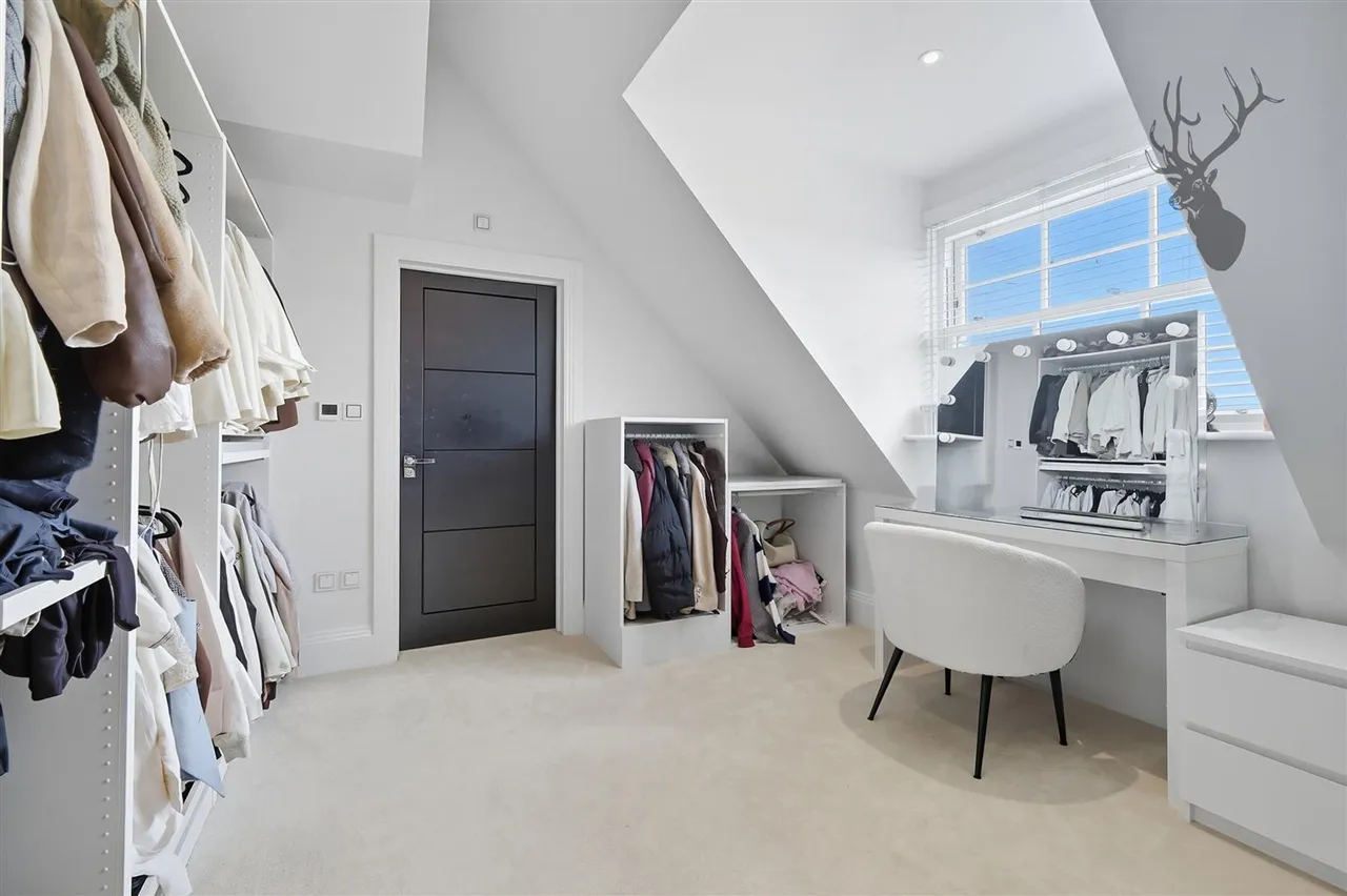 Chigwell, IG7, photo 23