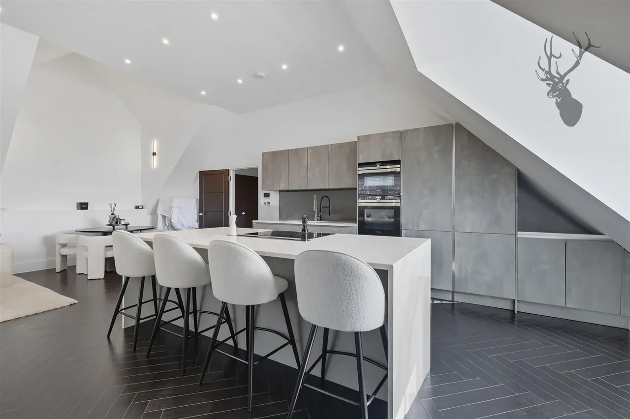 Chigwell, IG7, photo 2