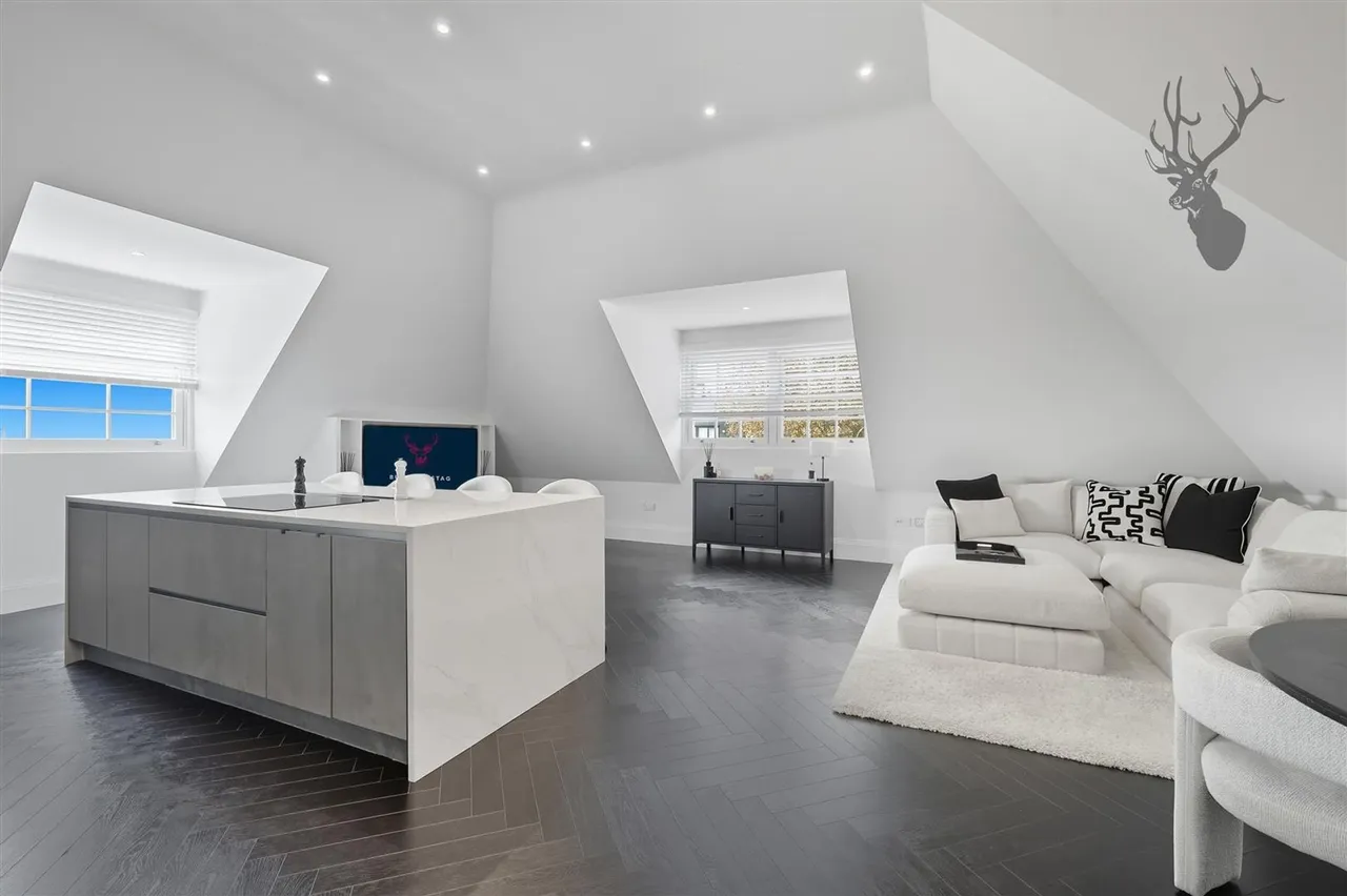 Chigwell, IG7, photo 14