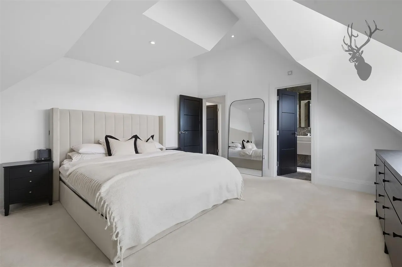 Chigwell, IG7, photo 15