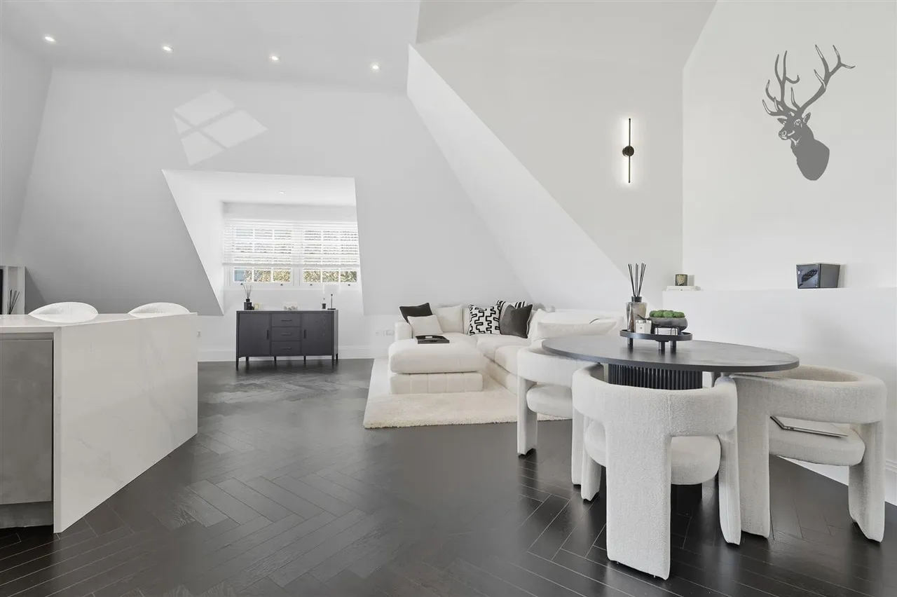 Chigwell, IG7, photo 12